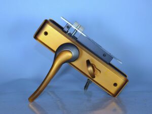 WWHS 66-mcf Medium with Brass Machine Handle Door Lock