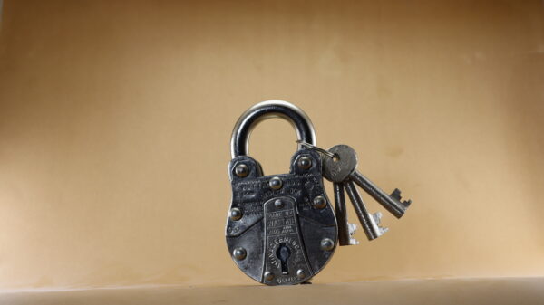 Nadeem Round iron Pad Lock 5.7cm with three keys - Image 4