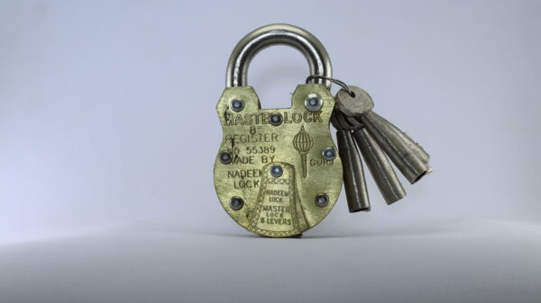 Nadeem Round Brass Pad Lock 7cm with Four keys - Image 2