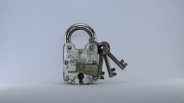 AHS Triple Plate Brass Pad Lock 5cm with Three keys - Image 2