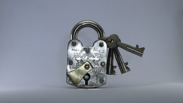 Muhafiz Double Plate iron Pad Lock 5cm with Three keys - Image 4