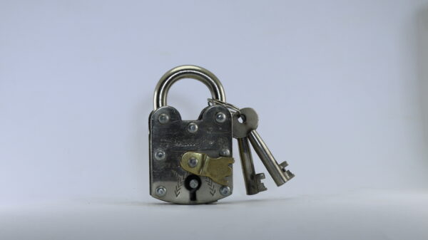 Muhafiz Double Plate Iron Pad Lock 5cm Gold Color Wall with Two keys - Image 3
