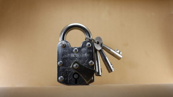 Muhafiz Triple Plate Brass Pad Lock 5cm with Three keys - Image 2