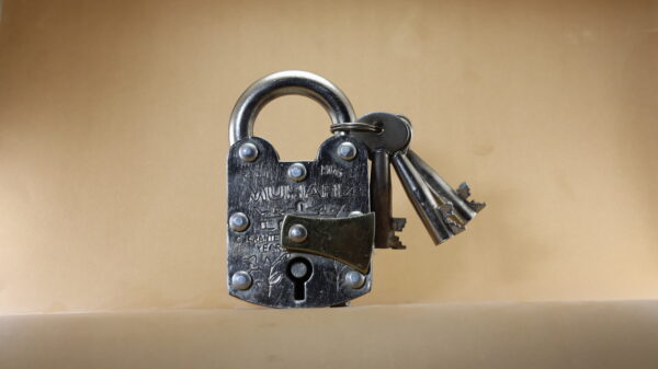 Muhafiz Triple Plate iron Pad Lock 5cm with Three keys - Image 2