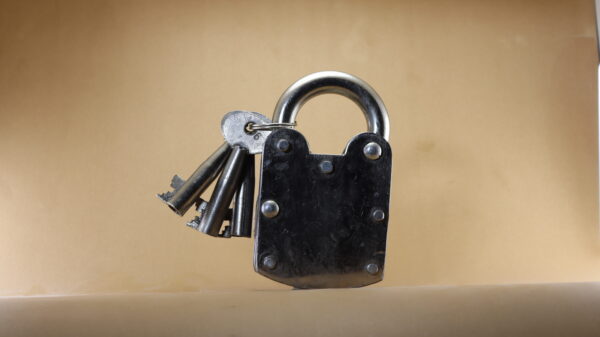 Muhafiz Triple Plate iron Pad Lock 5cm with Three keys - Image 4