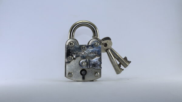 Muhafiz Single Plate iron Pad Lock 5cm with Two keys - Image 3