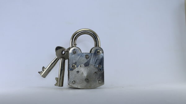 Muhafiz Single Plate iron Pad Lock 5cm with Two keys - Image 4