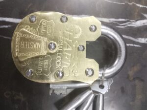 English Alt Text: Shafiqe Special Pad Lock – Secure & Rustproof Urdu Alt Text: شفقی اسپیشل پیڈ لاک – محفوظ اور زنگ سے بچاؤ French Alt Text: Cadenas spécial Shafiqe – Sécurisé et antirouille